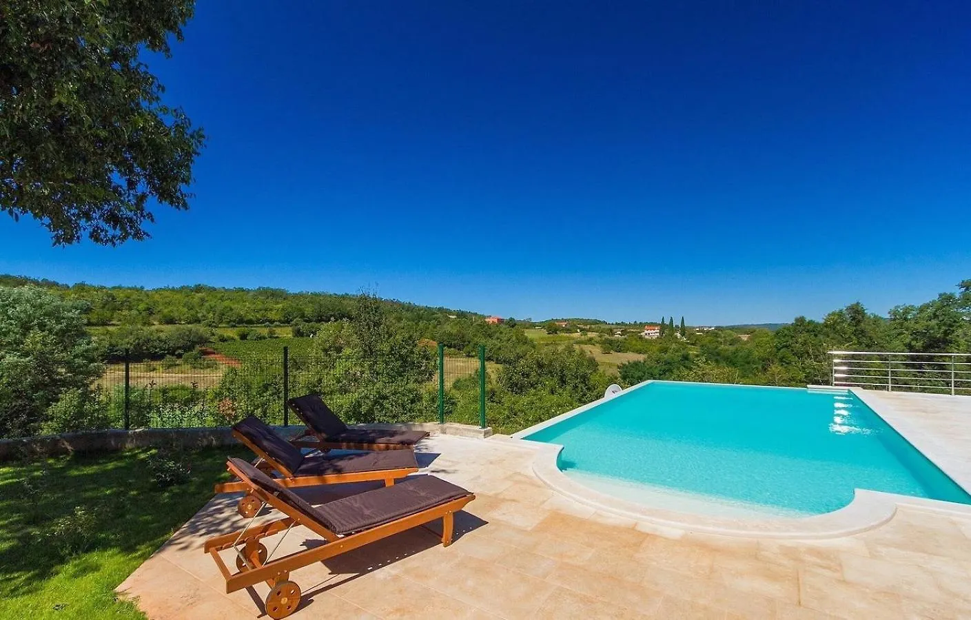 Villa Zvonar Near Motovun With Large Pool And Whirlpool Rakotule