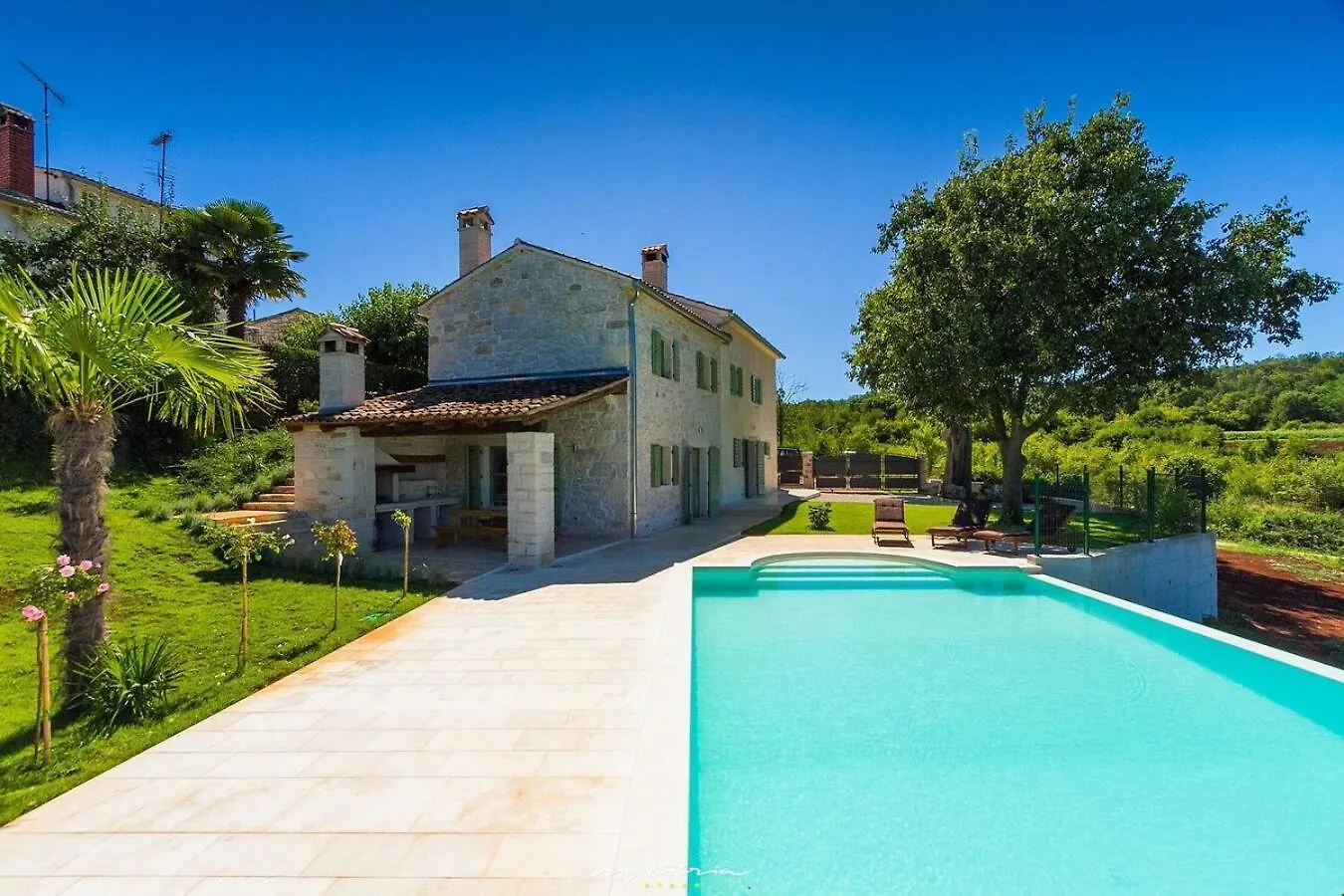 Villa Zvonar Near Motovun With Large Pool And Whirlpool Rakotule